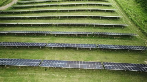 Eine große Solaranlage im Mittleren Westen