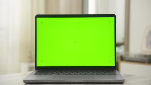 Dolly Zoom Effect on Laptop with Green Screen Chroma Key