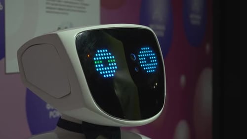Freundlicher Roboter mit Digitalanzeige