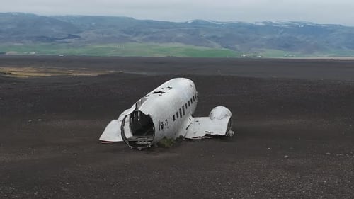 Luftaufnahme des Solheimasandur-Flugzeugwracks in Island
