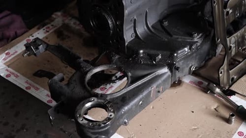 Überholung und Umbau von Dieselmotoren. Reparatur des Traktormotors