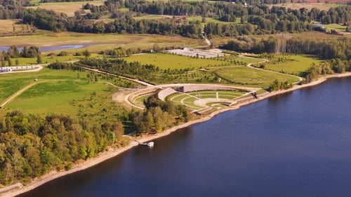 Monumentales Landschaftsensemble des Schicksalsgartens in Koknese, Lettland, Luftaufnahme