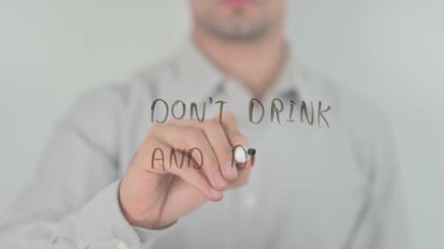 No beba y conduzca, escriba en pantalla transparente