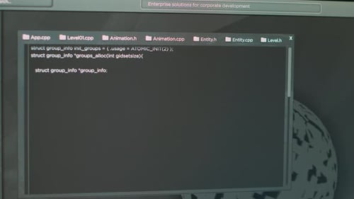Monitor del desarrollador de software: mecanografía, lenguaje de programación y script HTML