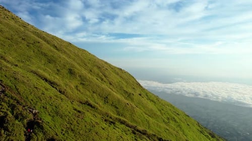 Vue aérienne du mont Sindoro en Indonésie