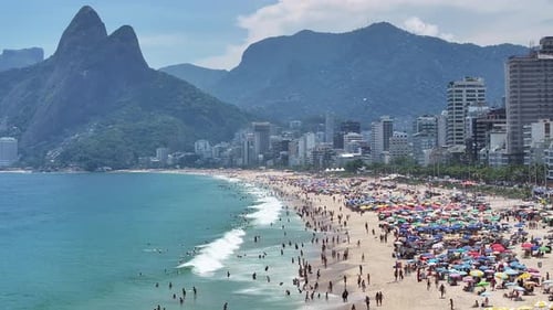 Famosa praia de Ipanema no centro do Rio de Janeiro, Brasil.