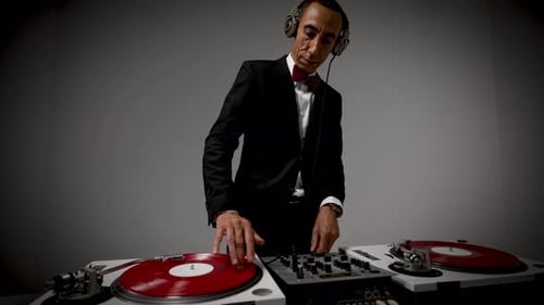 A Cool Man Djing