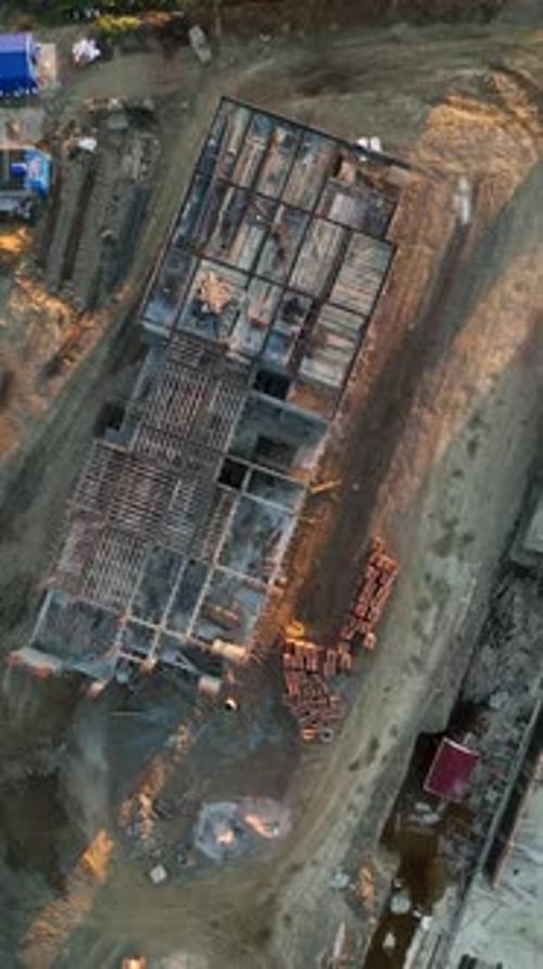 Vertical Video Machine Transports Soil to the Construction Site