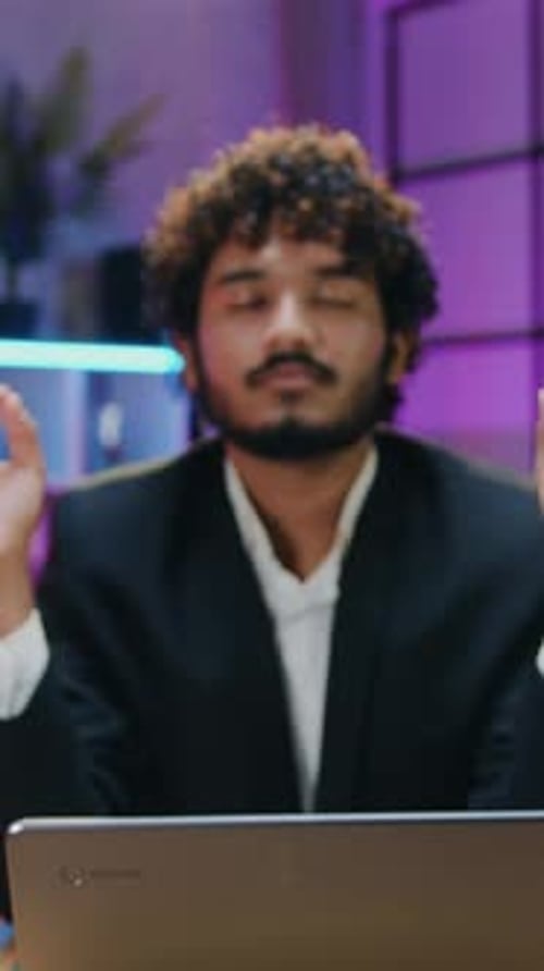 Relaxation Work Time Concept Where Goodlooking Peaceful Satisfied Bearded Arabian Office Manager in