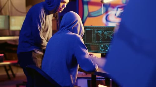 Hacker Teaching Youngster to Hack PCs