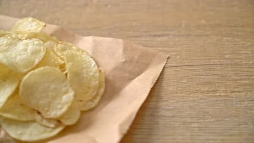 potato chips with sour cream dipping sauce