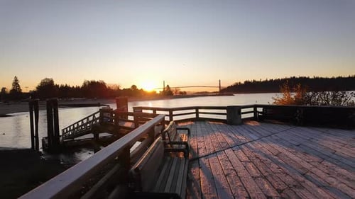 Cais panorâmicos de madeira em Ambleside ao pôr do sol, temporada de outono, West Vancouver, Vancouver