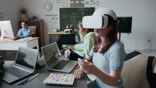 Students Use VR Headsets in Modern Classroom