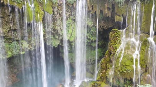 Cachoeira Pouring