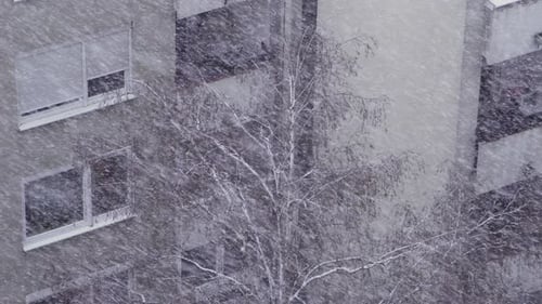 Heavy snow fall with building in the background