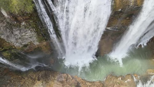 cascada de cerca