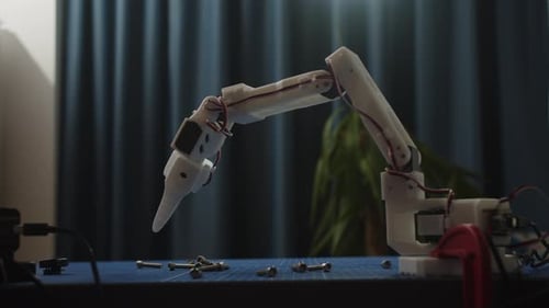 Assemblage manuel robotisé en gros plan