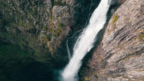 Vue cinématographique Wallaman Falls, Queensland.