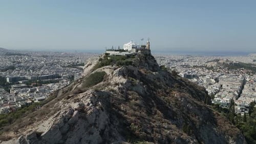 Vue panoramique aérienne d'Athènes sur le mont Lycabette le matin