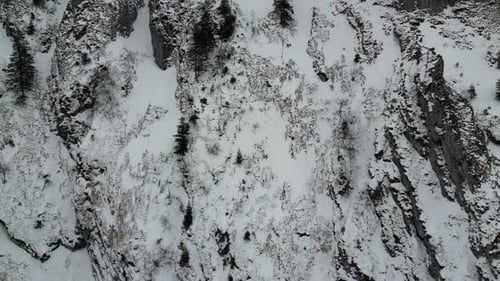 Fronalpstock Suiza Glarus Cámara de montaña de los Alpes suizos mirando hacia abajo para mostrar detalles rocosos