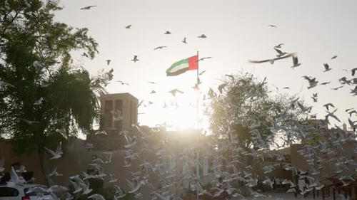 Bandera ondeando en el barrio histórico de Al Fahidi, Dubái
