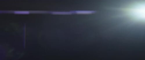 Lucent Vision Sammlung: Lebendiger anamorphotischer Linseneffekt mit flackerndem Effekt, aufgenommen auf einem 75-mm-Objektiv