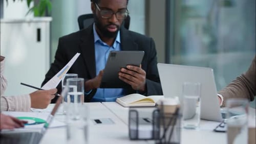 Multiracial Diverse Business People Team Group Businesswomen Businessmen Working in Office Multitask