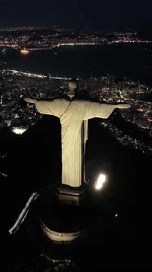 Paysage nocturne du Christ Rédempteur Rio à Rio De Janeiro au Brésil.