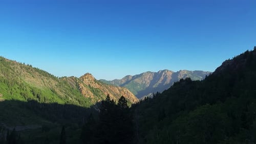 Vue du paysage du mont Raymond et de Gobbler's Knob dans le Big Cottonwood Canyon, près de Salt Lake City,