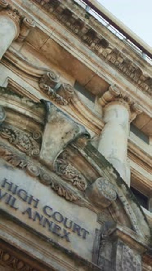 Loi, bâtiment et cour de justice extérieurs pour la juridiction, la législation constitutionnelle et les procès
