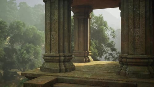 Les premiers rayons du soleil mettent en valeur un site historique isolé au milieu d'une jungle luxuriante
