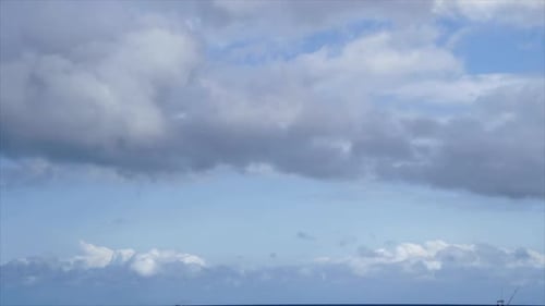 Wolken bewegen sich im Zeitraffer