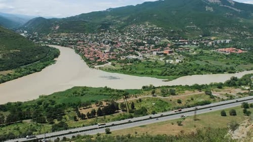 Vue panoramique de la vieille ville de Mtskheta en Géorgie