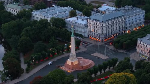 Aerial Slide and Pan Footage of Famous Freedom Monument and Surrounding Buildings and Green Public
