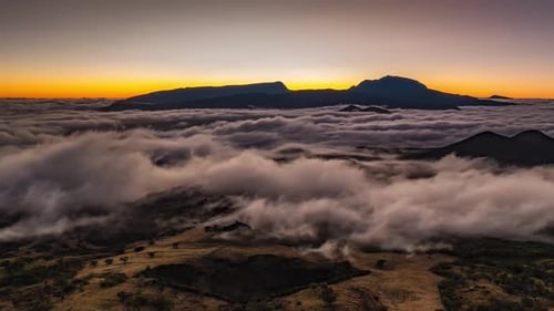 Vídeo aéreo de timelapse sobre la zona de Le Tampon en la isla de La Reunión