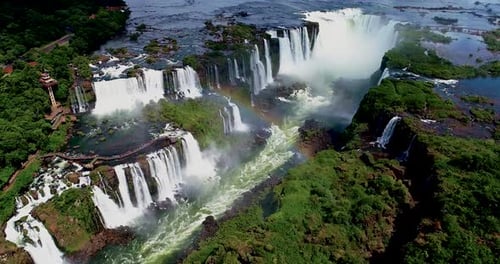 Chutes d'Iguazu à Misiones en Argentine. Eau de cascade. Cascade fluide. Misiones Argentina. Incroyable Los Angeles