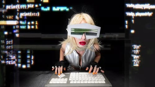 Mujer en un ordenador con gafas de Vídeo