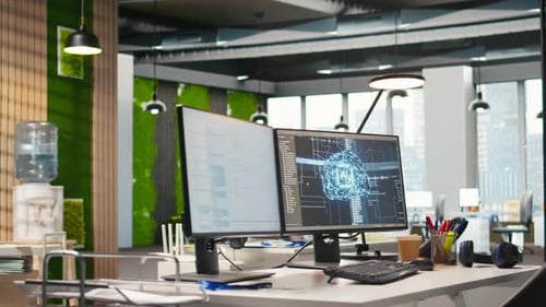 Oficina de inicio vacía con un programa de inteligencia artificial que se ejecuta en monitores de PC