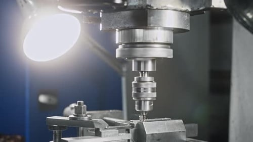 Precision metal processing with industrial cnc milling machine