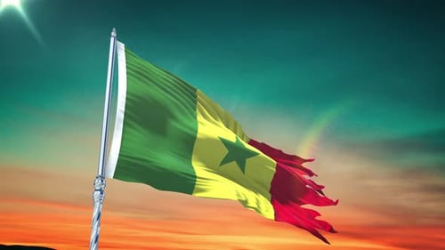 Senegal-Flagge weht realistisch mit Himmel