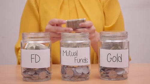 Geld sparen in FD, Investmentfonds und Gold, indische Rupie