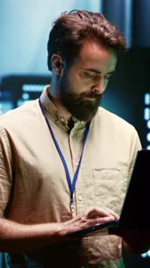 Vidéo verticale : reconfiguration d'un parc de serveurs