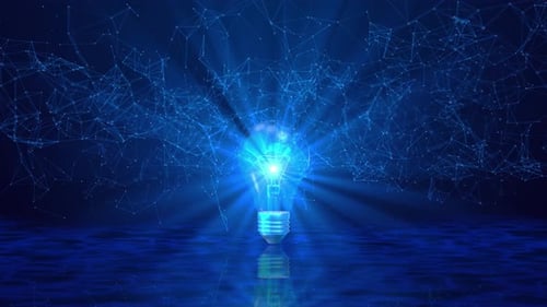 Idea Solution Glühbirne mit digitalem Schaltkreis, mit menschlichem Gehirn im Schaltkreis