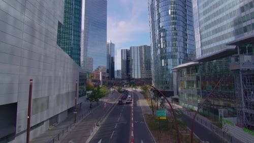 Gratte-ciel de la défense Timelapse Hyperlapse Le quartier des affaires et financier moderne de Paris avec