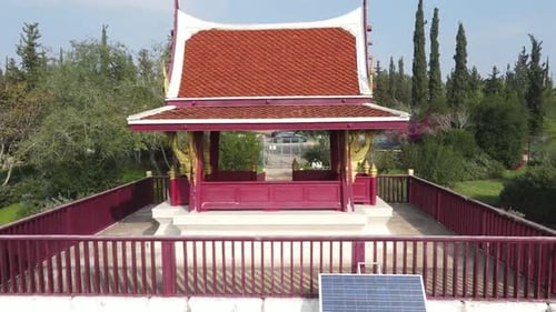 Vue panoramique aérienne du célèbre temple bouddhiste, forêt de Ben Shemen, Israël