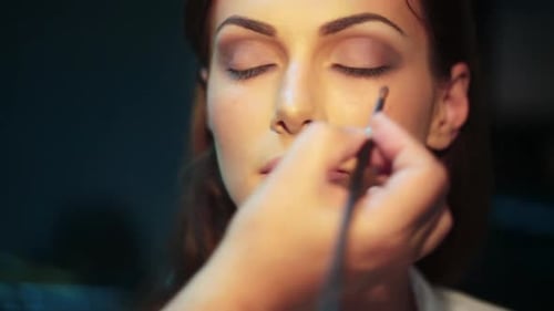 Makeup Artist Applying Eyeshadow Make Up Beauty Girl Closeup Eyeshadow Makeup Makeup Artist with
