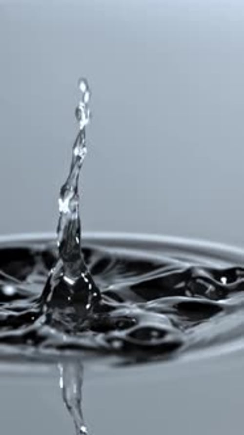 Super Slow Motion Drop of Water Filmed on a Highspeed Camera at 1000 Fps