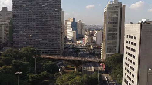 Vista aérea do Vale do Anhangabaú e dos edifícios, centro de São Paulo, Brasil