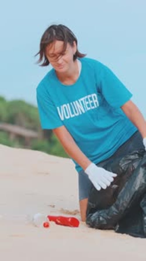 Empowering Volunteers Make a Difference By Cleaning Up Pollution at the Beach