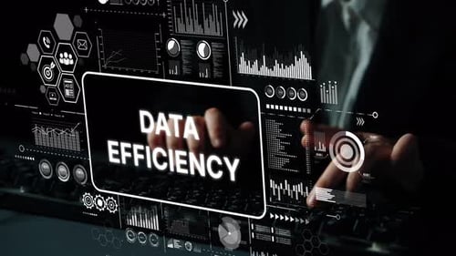 Professionnel des affaires analysant les mesures d'efficacité des données sur une interface numérique avec des graphiques et des graphiques
